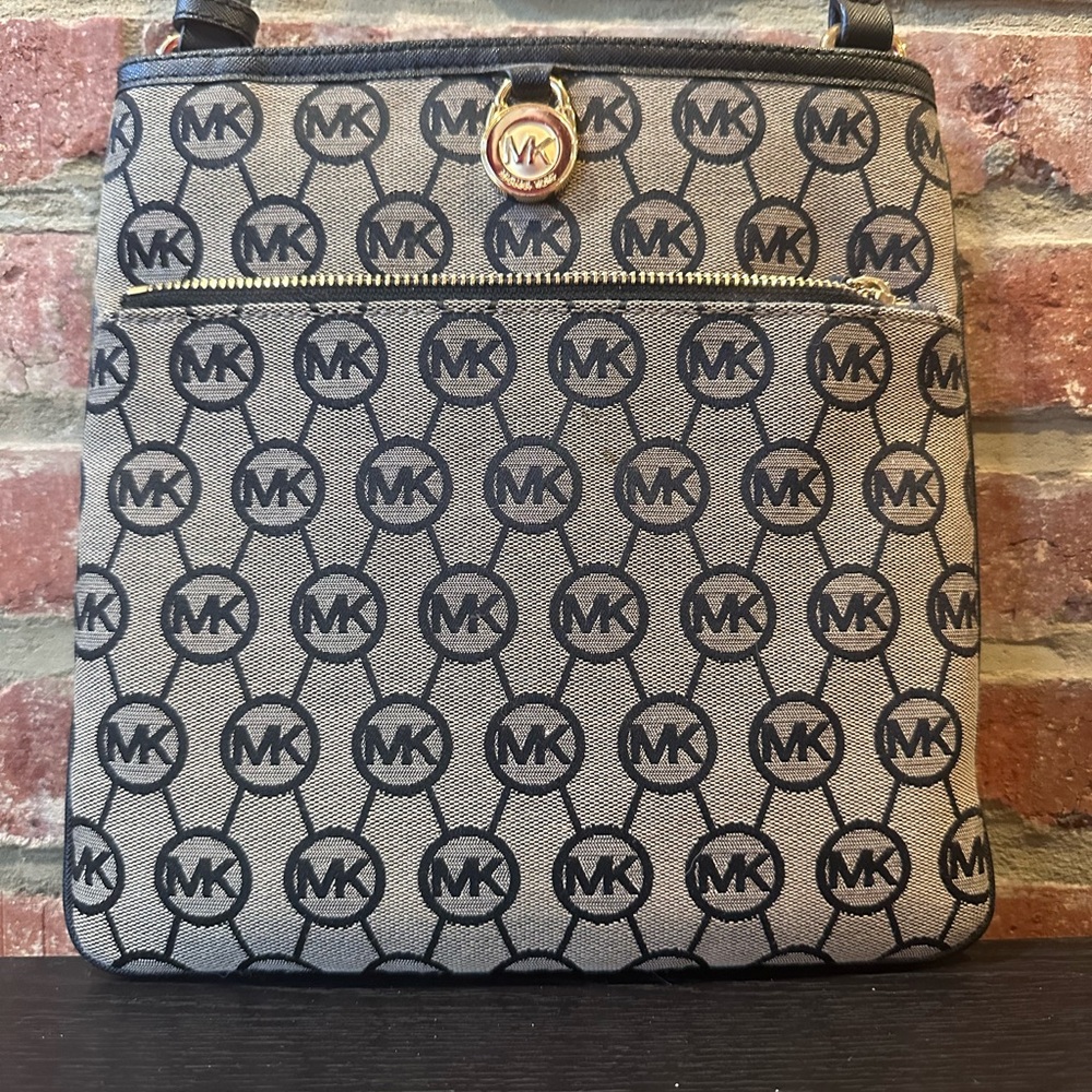 Michael Kors crossbody purse Black/grey with gold hardware